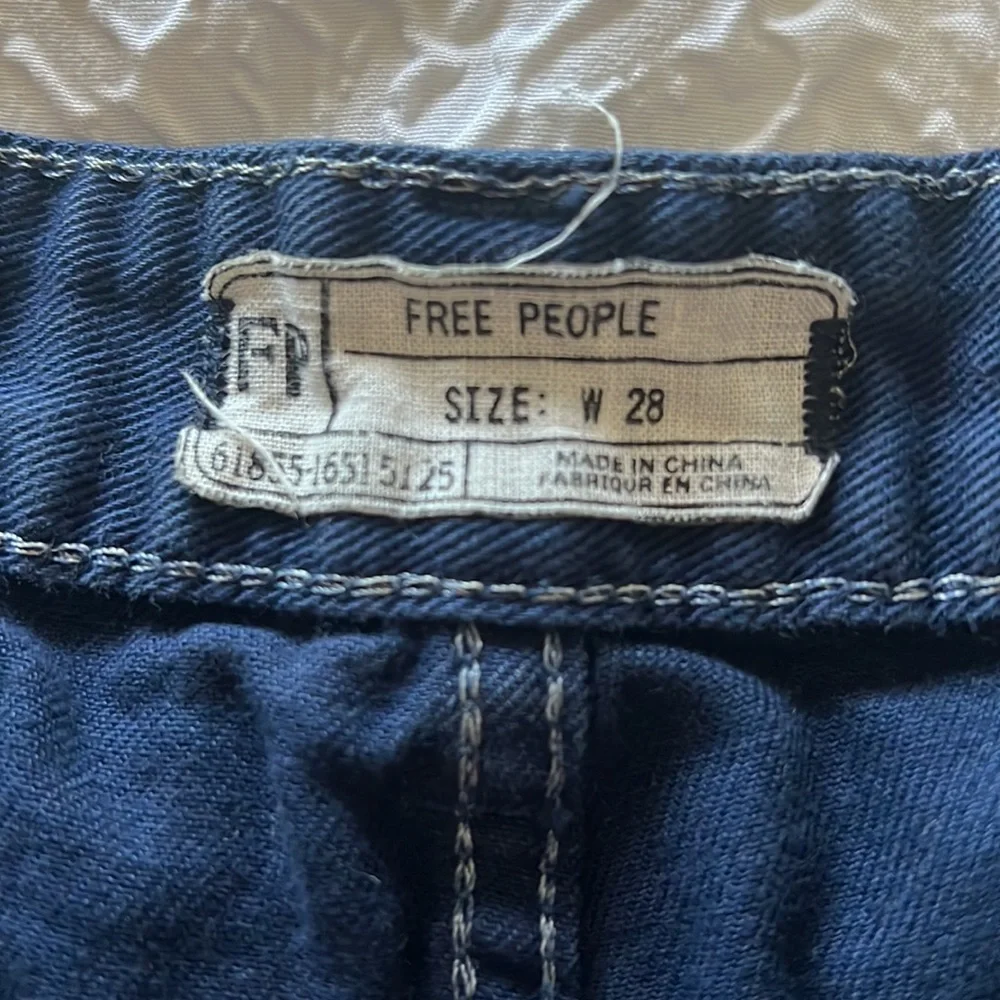 Free People Style: 61855-16515125 Navy Shorts - Picture 4 of 6